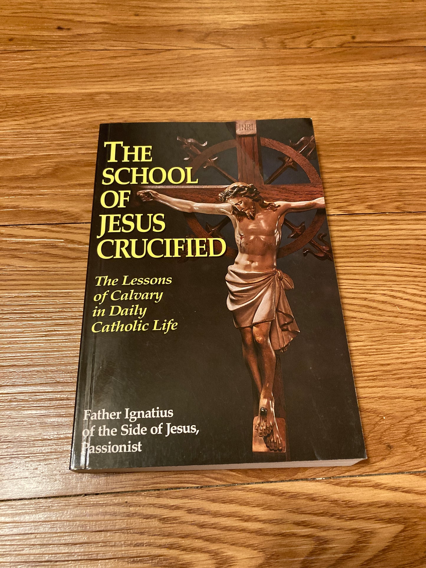 The School of Jesus Crucified: The Lessons of Calvary in Daily...