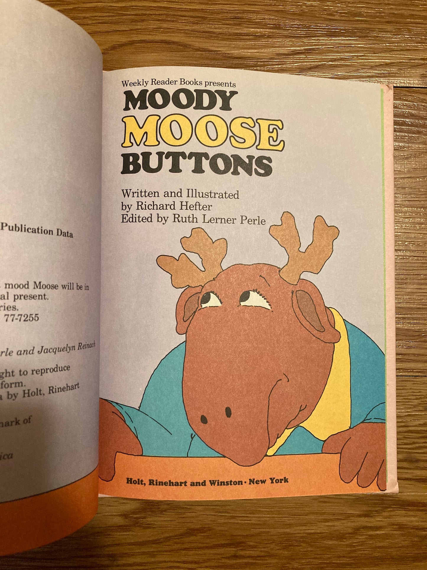 Moody Moose Buttons (Sweet Pickles Series), Very Good!