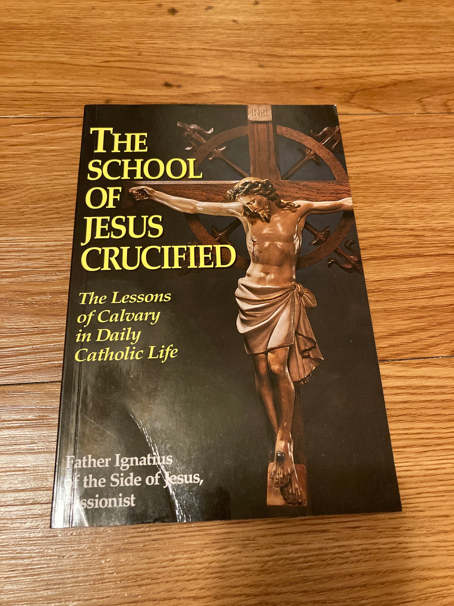 The School of Jesus Crucified: The Lessons of Calvary in Daily...